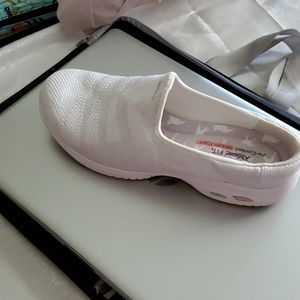 Skechers Relaxed Fit Memory Foam shoes sz 11